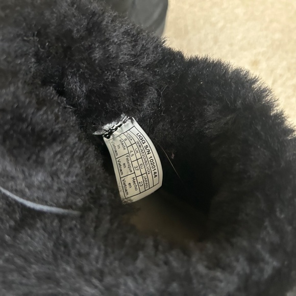 Ugg size 6 black Naiyah boots - Picture 4 of 5